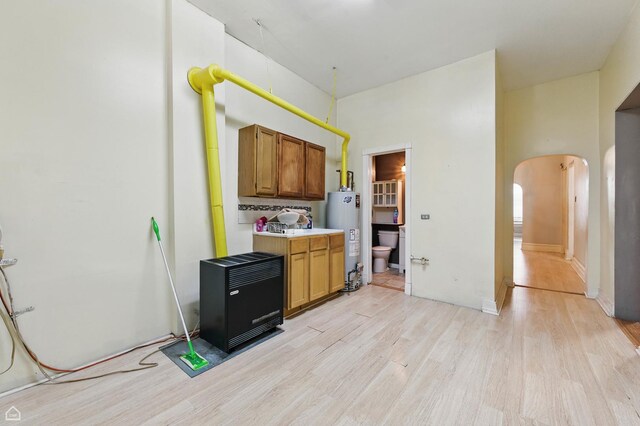 1448 W Taylor St, Chicago, IL 60607 - bar area featuring water heater, arched walkways, and light wood-style floors