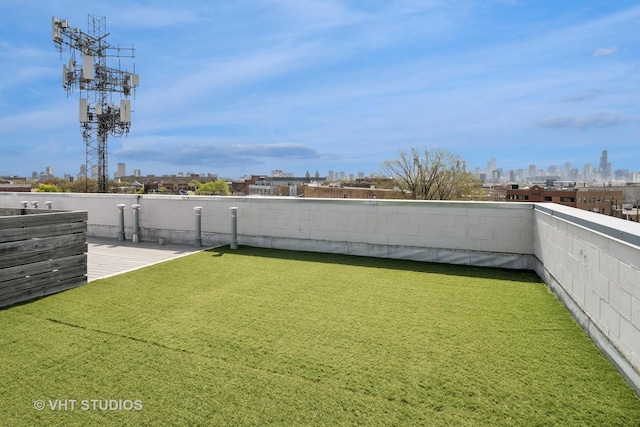 2442 N Clybourn Ave Unit 5S, Chicago, IL 60614 - view of yard featuring a skyline view