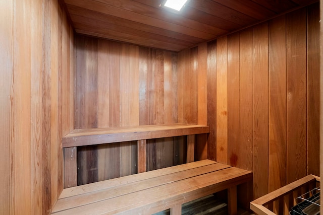 1250 Rudolph Rd Unit 4N, Northbrook, IL 60062 - relaxing sauna with wooden ceiling and wood walls