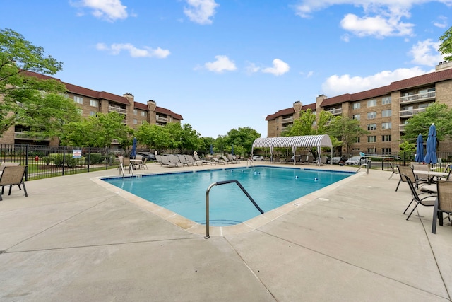 1250 Rudolph Rd Unit 4N, Northbrook, IL 60062 - community pool with a patio