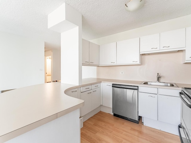 2754 N Hampden Ct Unit 1003, Chicago, IL 60614 - kitchen featuring appliances with stainless steel finishes, a peninsula, light wood-style floors, a textured ceiling, and white cabinets