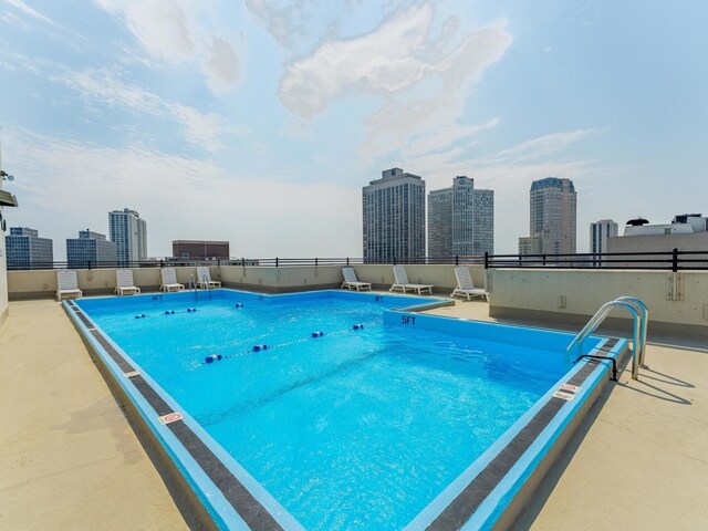 2754 N Hampden Ct Unit 1003, Chicago, IL 60614 - community pool with a skyline view