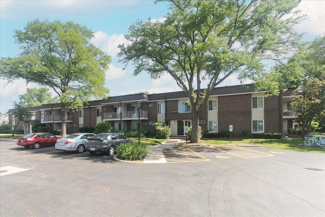 974 Thornton Ln Unit 107, Buffalo Grove, IL 60089 - view of property with uncovered parking