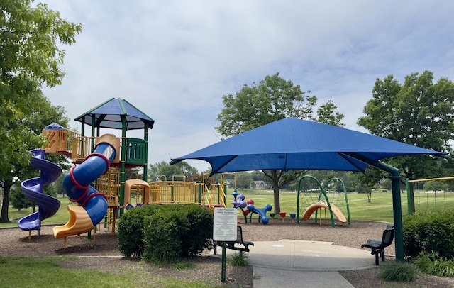 9321 S 81st Ct, Hickory Hills, IL 60457 - community jungle gym with a lawn