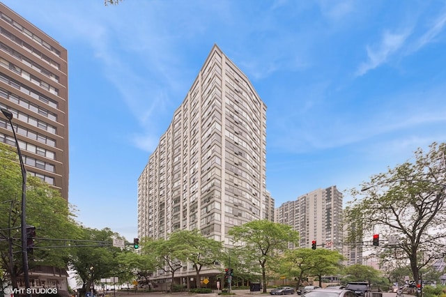 5757 N Sheridan Rd Unit 20J, Chicago, IL 60660 - view of property with a city view
