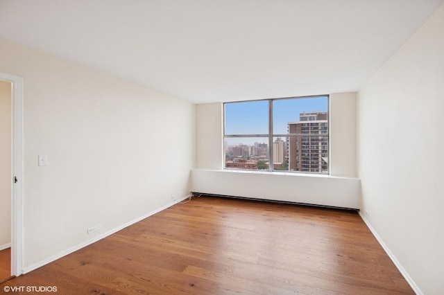 5757 N Sheridan Rd Unit 20J, Chicago, IL 60660 - unfurnished room featuring wood finished floors and a city view