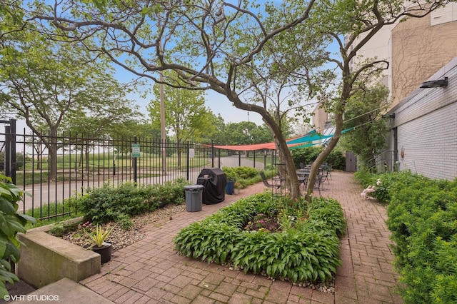 5757 N Sheridan Rd Unit 20J, Chicago, IL 60660 - view of yard with a patio
