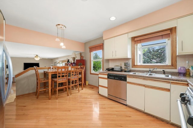 1125 Charlene Ln, Schaumburg, IL 60193 - kitchen featuring stainless steel appliances, tasteful backsplash, and light wood-style flooring