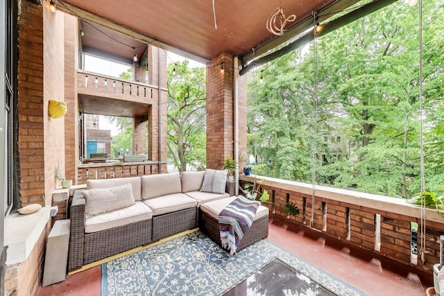 4611 N Magnolia Ave Unit 2, Chicago, IL 60640 - view of patio with outdoor lounge area