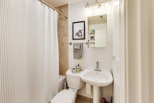 1918 W Cullom Ave Unit 202, Chicago, IL 60613 - full bathroom featuring toilet and shower / tub combo