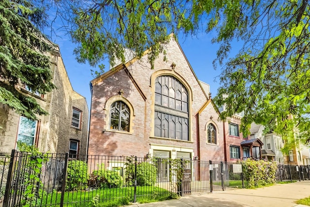 1847 N Kedzie Ave Unit 1N, Chicago, IL 60647 - view of front of property featuring brick siding and a fenced front yard
