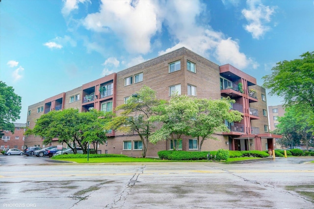 4838 Howard St Unit 301, Skokie, IL 60077 - view of apartment building / complex