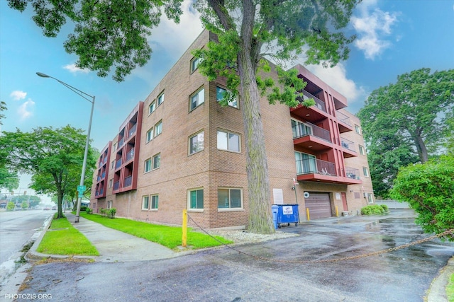 4838 Howard St Unit 301, Skokie, IL 60077 - view of apartment building / complex