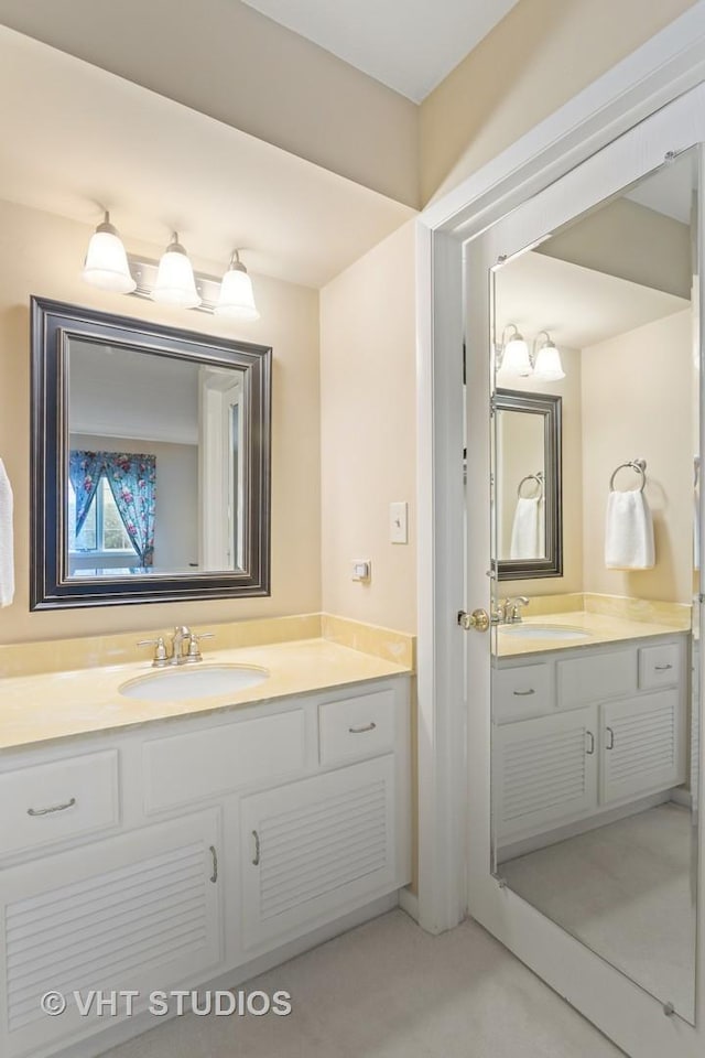 25 Algonquin Trl Unit 1, Indian Head Park, IL 60525 - bathroom with vanity