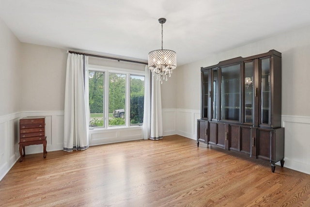 102 E Adelia St, Elmhurst, IL 60126 - living area featuring light wood-style flooring and a ceiling fan