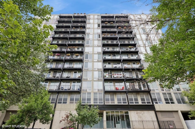 450 W Briar Pl Unit 12M, Chicago, IL 60657 - photo 1