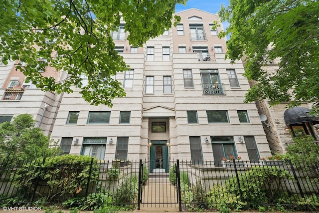 856 W Buckingham Pl Unit 3Nw, Chicago, IL 60657 - photo 1