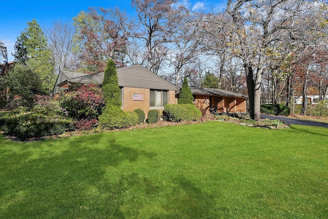 4770 Woodcliff Ln, Palatine, IL 60067 - view of front of home featuring a front yard