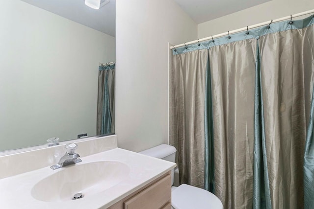 9207 E Prairie Rd, Evanston, IL 60203 - bathroom with vanity and a shower with shower curtain
