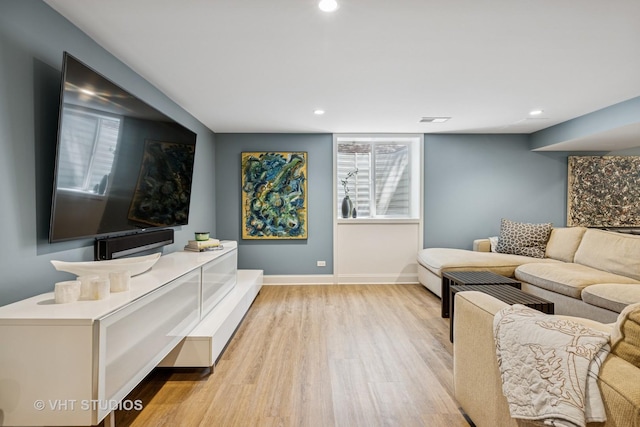 821 Sandstone Dr, Libertyville, IL 60048 - living area featuring light wood-style floors and recessed lighting