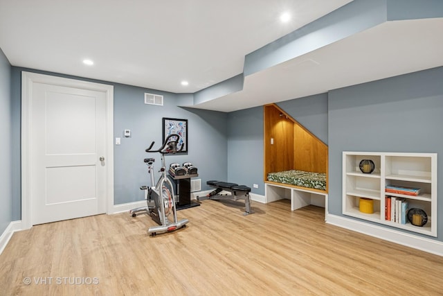 821 Sandstone Dr, Libertyville, IL 60048 - workout room featuring light wood finished floors and recessed lighting