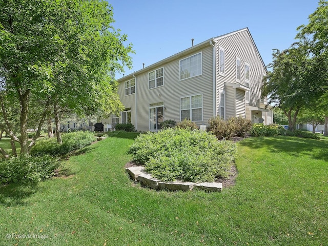2855 Vernal Ln, Naperville, IL 60564 - back of property with a lawn