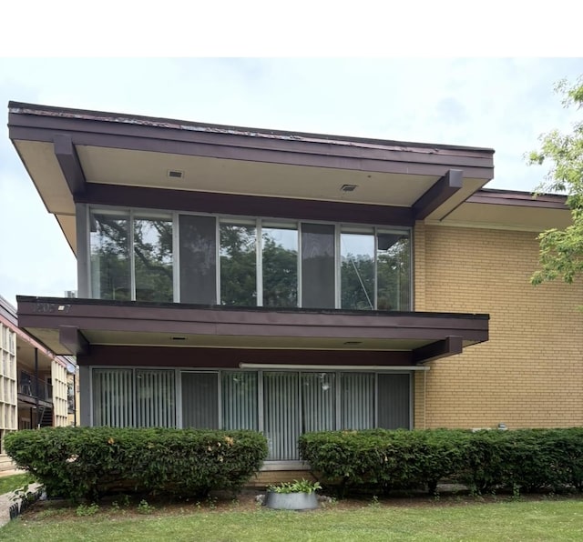 1205 N Harlem Ave Unit 6, Oak Park, IL 60302 - rear view of house featuring brick siding