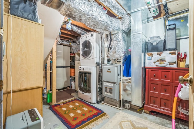 817 Hibbard Rd Unit D, Wilmette, IL 60091 - laundry area with stacked washing machine and dryer