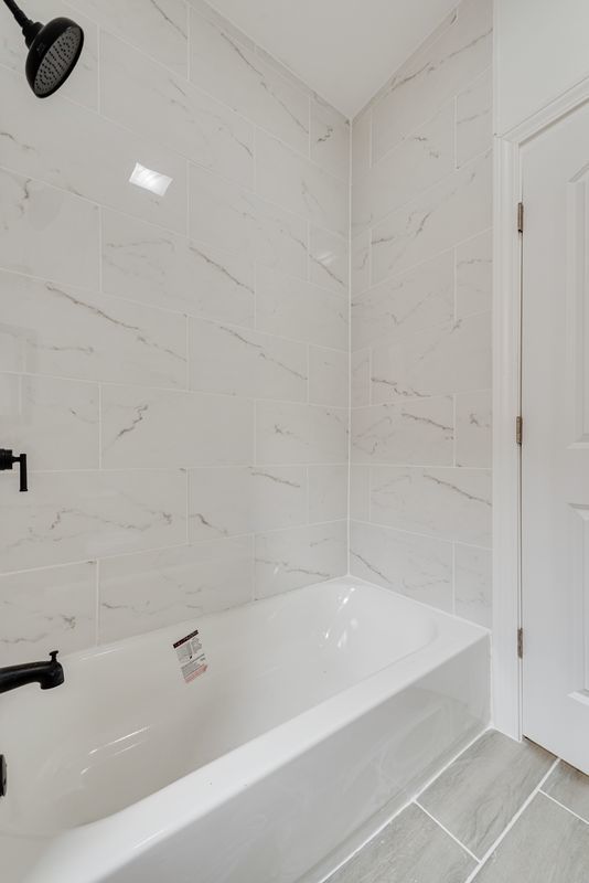 4047 W Adams St, Chicago, IL 60624 - bathroom with shower / bathtub combination