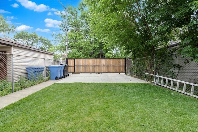 4047 W Adams St, Chicago, IL 60624 - fenced backyard with a patio