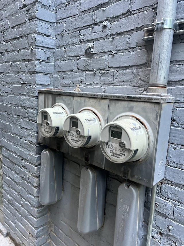 4047 W Adams St, Chicago, IL 60624 - exterior view of electric meter