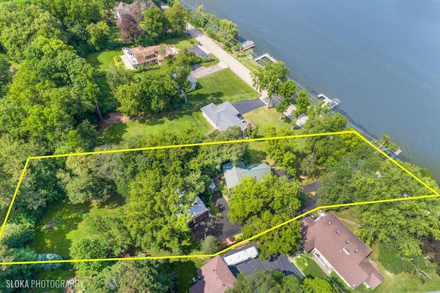 723 N River Rd, Algonquin, IL 60102 - aerial view of property and surrounding area with property parcel outlined