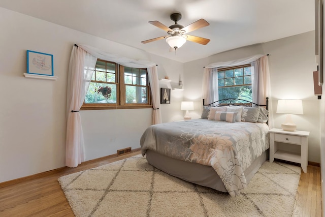 525 Palmer Ave, Aurora, IL 60506 - bedroom featuring light wood finished floors and a ceiling fan