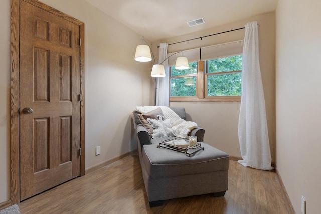 525 Palmer Ave, Aurora, IL 60506 - living area featuring wood finished floors