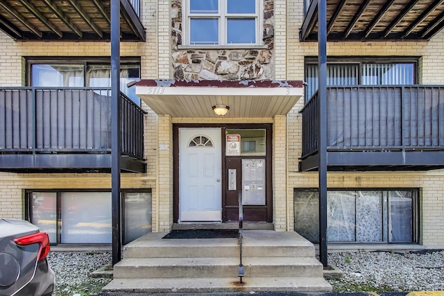5113 N E River Rd Unit 1M, Chicago, IL 60656 - property entrance featuring a balcony and brick siding