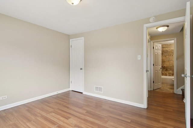 9832 S Oglesby Ave, Chicago, IL 60617 - unfurnished room with wood finished floors and a smoke detector