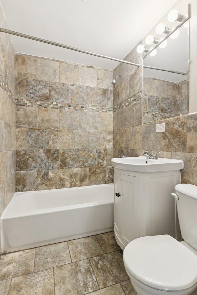 9832 S Oglesby Ave, Chicago, IL 60617 - full bathroom with shower / washtub combination, vanity, and tile walls