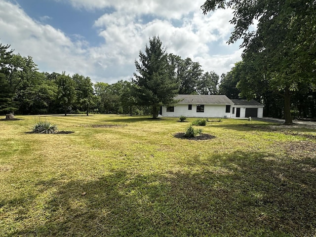 2212 N 2829th Rd, Marseilles, IL 61341 - view of grassy yard featuring a garage
