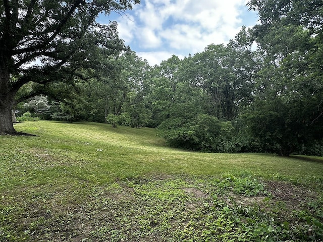 2212 N 2829th Rd, Marseilles, IL 61341 - view of green lawn with a wooded view