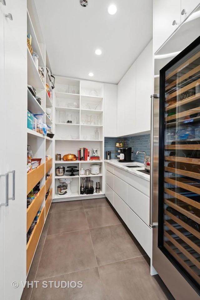 417 E N Water St, Chicago, IL 60611 - pantry with beverage cooler and a sink