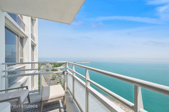 1300 N Lake Shore Dr Unit 21D, Chicago, IL 60610 - balcony with a water view