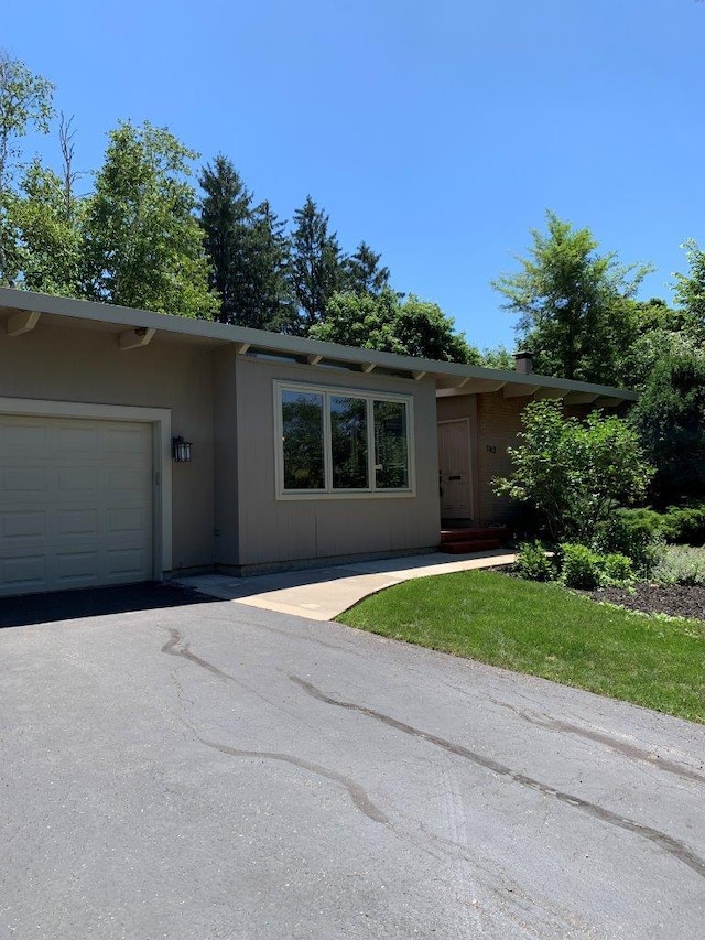 743 Dundee Ave, Barrington, IL 60010 - single story home with an attached garage
