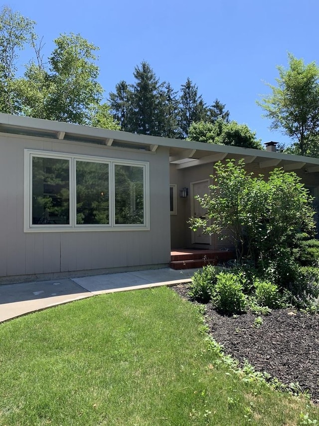 743 Dundee Ave, Barrington, IL 60010 - view of front of property with a front lawn