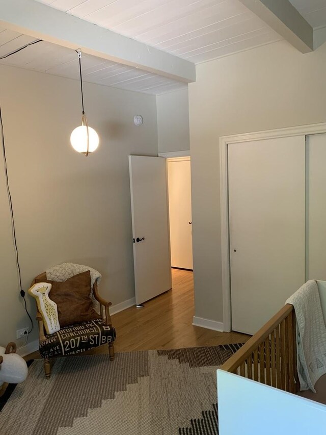 743 Dundee Ave, Barrington, IL 60010 - living area featuring wood finished floors and baseboards