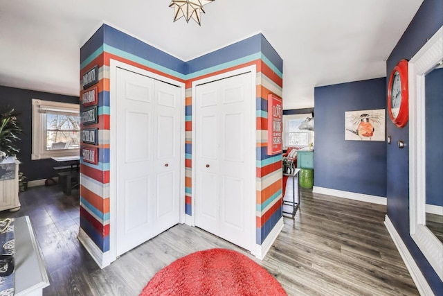 810 Woodhollow Ln, Buffalo Grove, IL 60089 - entrance foyer with wood finished floors and baseboards
