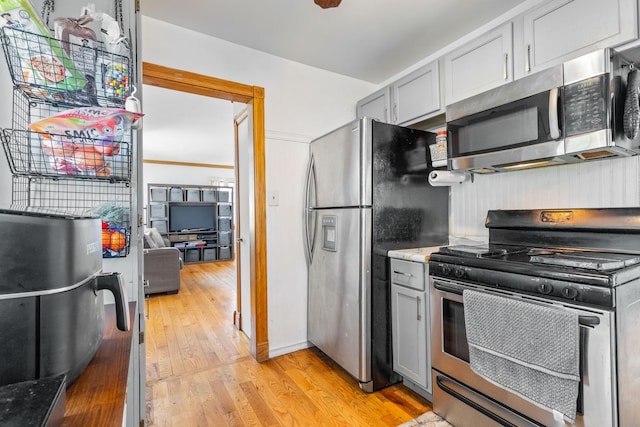 2808 Elder Ln, Franklin Park, IL 60131 - kitchen featuring appliances with stainless steel finishes, gray cabinets, light wood-style flooring, and light countertops