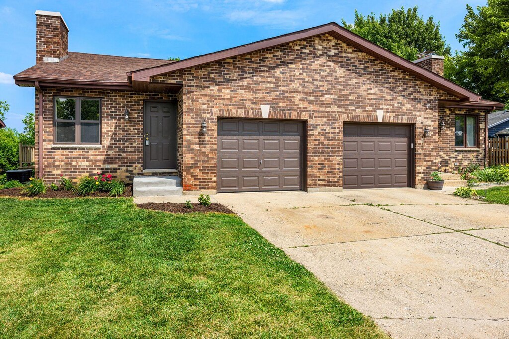 847 Carol Ave, Woodstock, IL 60098 - photo 1