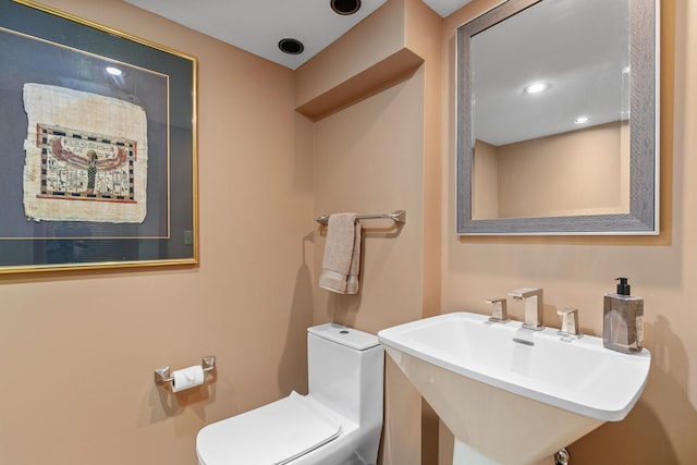 1200 Regency Ln, Lake Forest, IL 60045 - half bath featuring a sink and recessed lighting