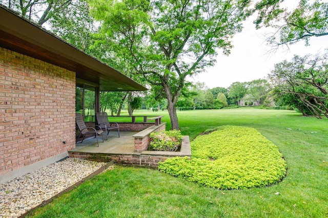 1200 Regency Ln, Lake Forest, IL 60045 - view of grassy yard featuring view of wooded area