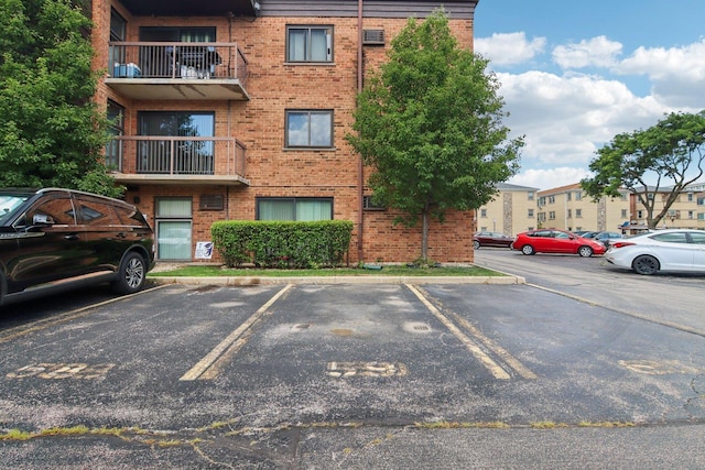 5525 N Chester Ave Unit 46, Chicago, IL 60656 - view of building exterior with uncovered parking